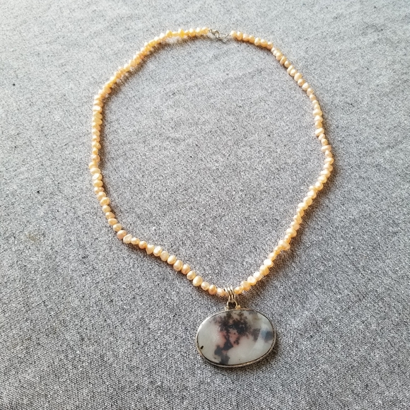 New Fresh water pearl Necklace with a sterling silver gemstone pendant and clasp - Picture 5 of 7